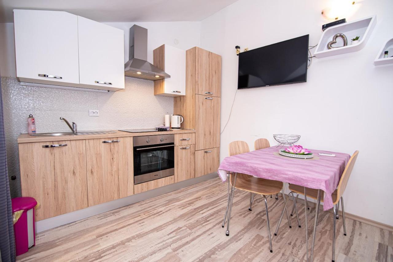 Apartment Josipa Grebastica Ngoại thất bức ảnh