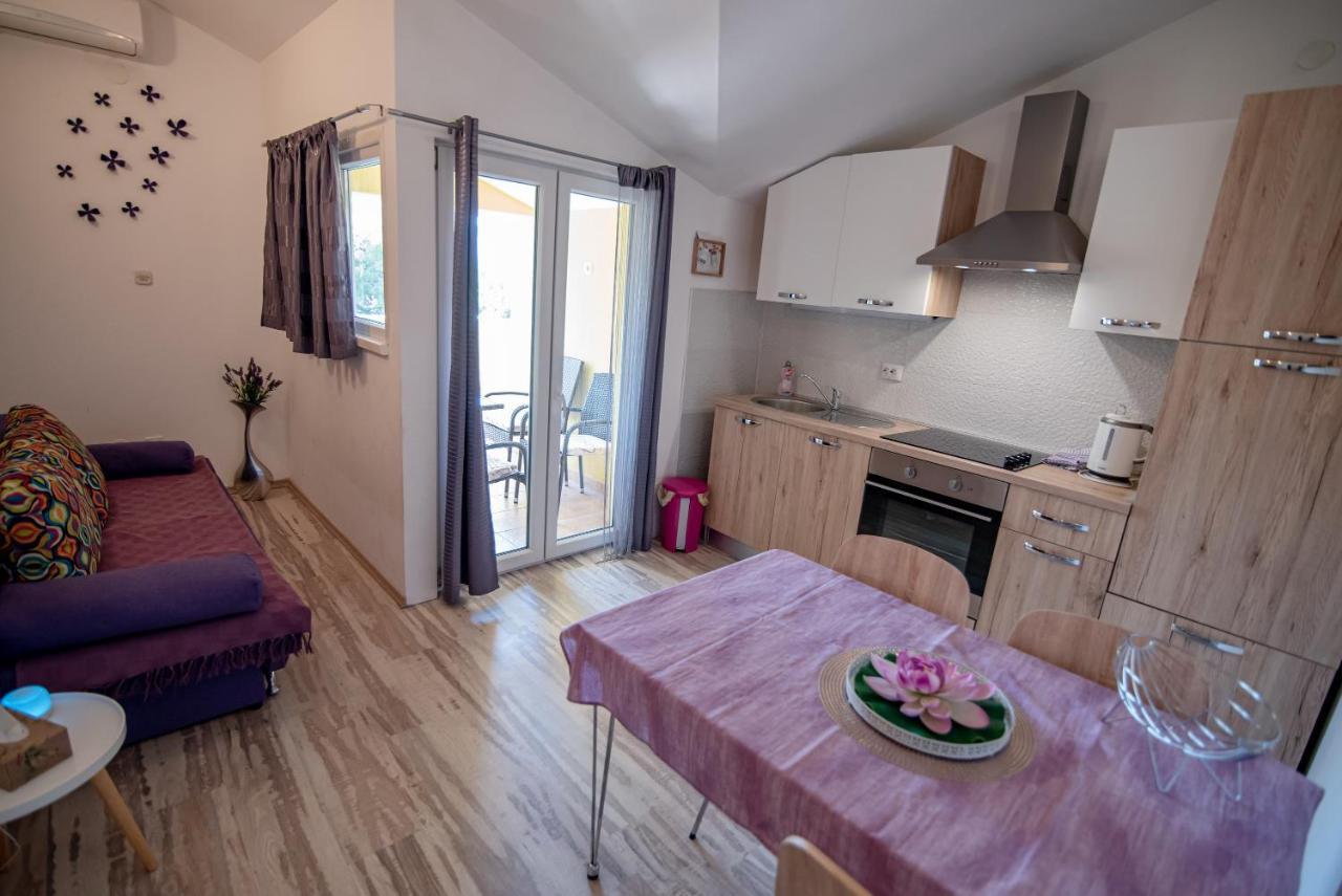 Apartment Josipa Grebastica Ngoại thất bức ảnh