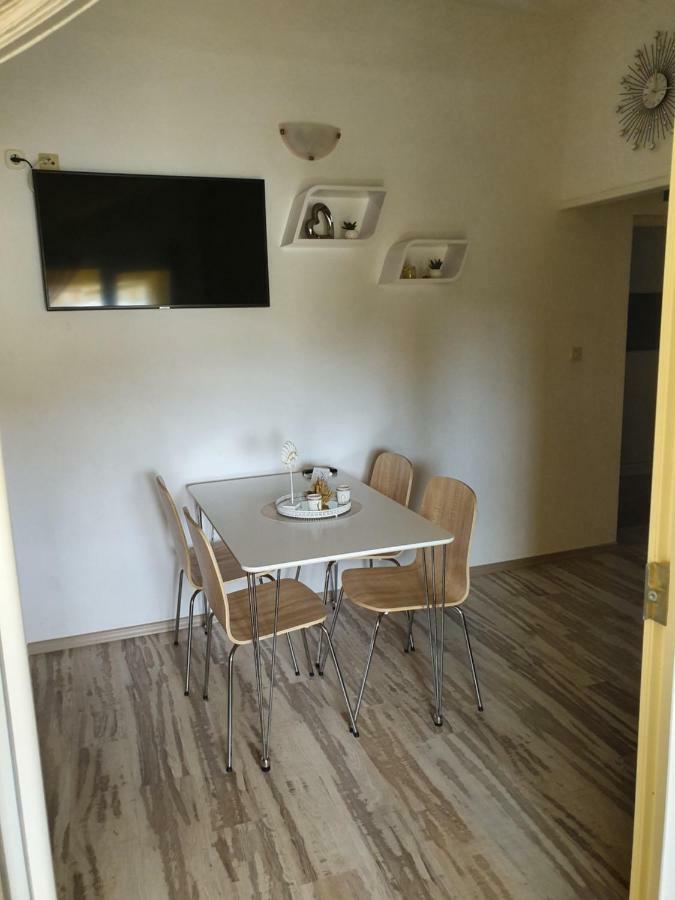 Apartment Josipa Grebastica Ngoại thất bức ảnh